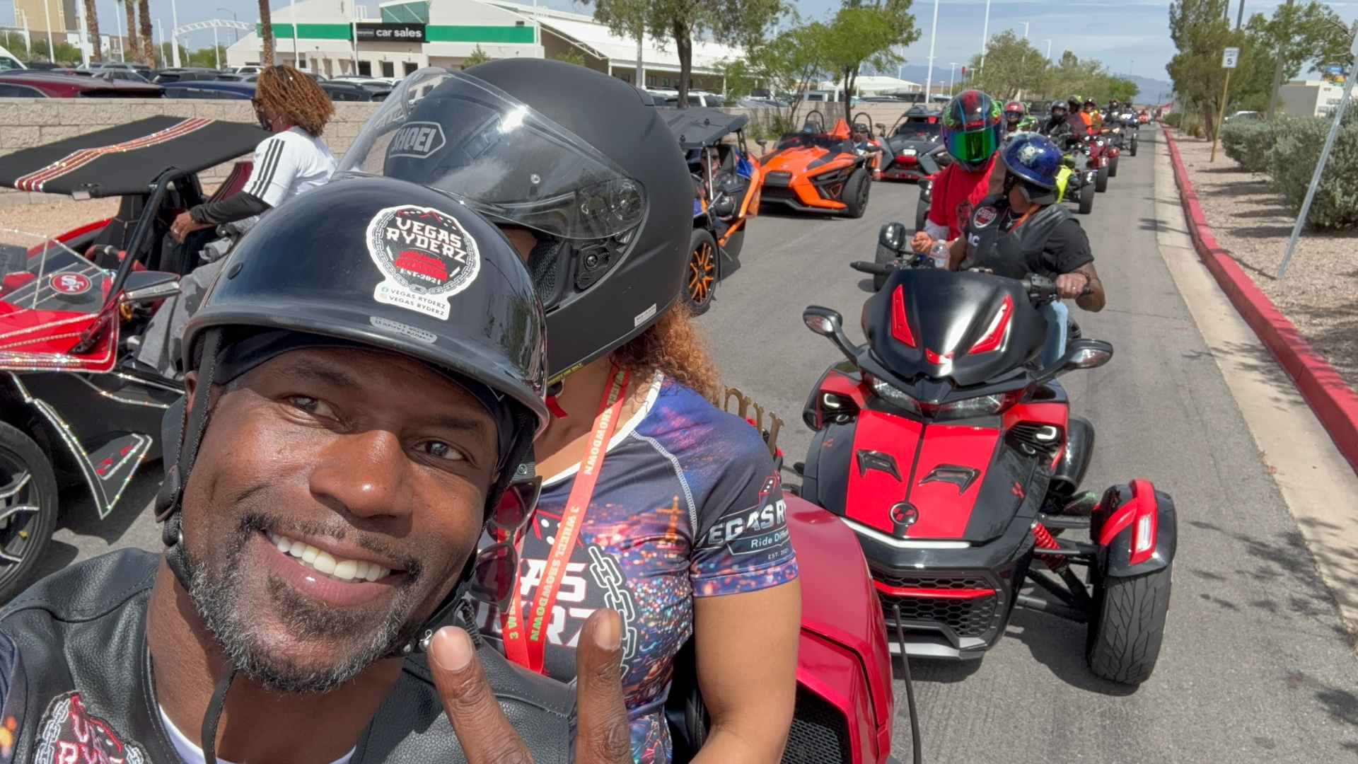 Helmet Selfie, Convoy