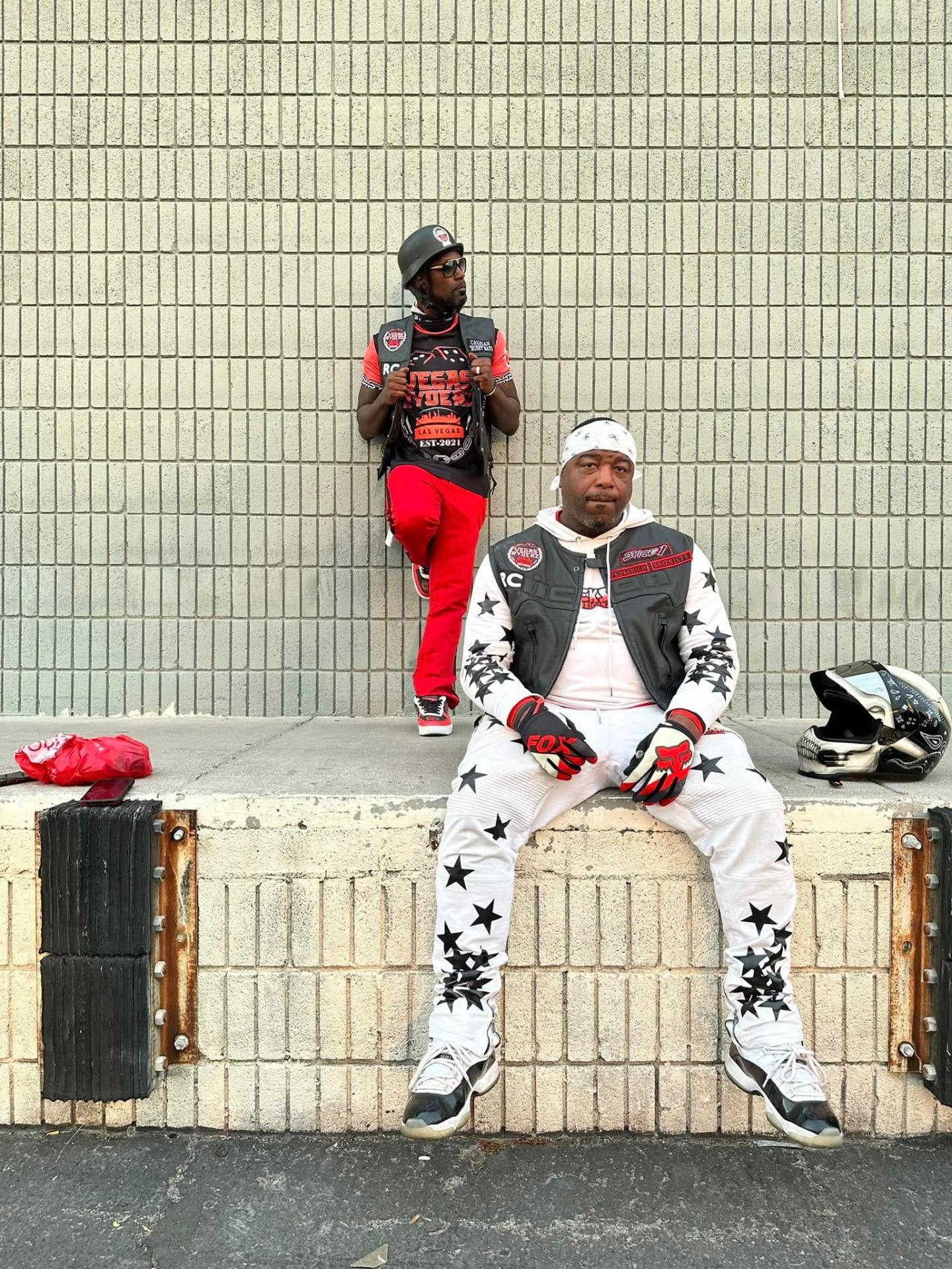 RC & Spice 1, Wall Sit