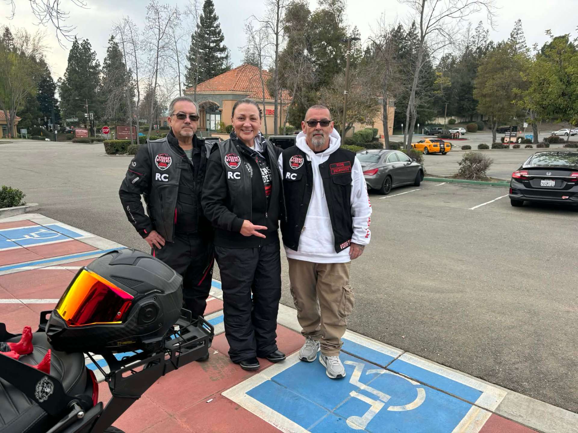 Trio Stop, Helmet Up Front